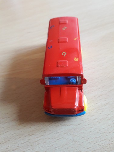 Kleiner schulbus - kleiner,